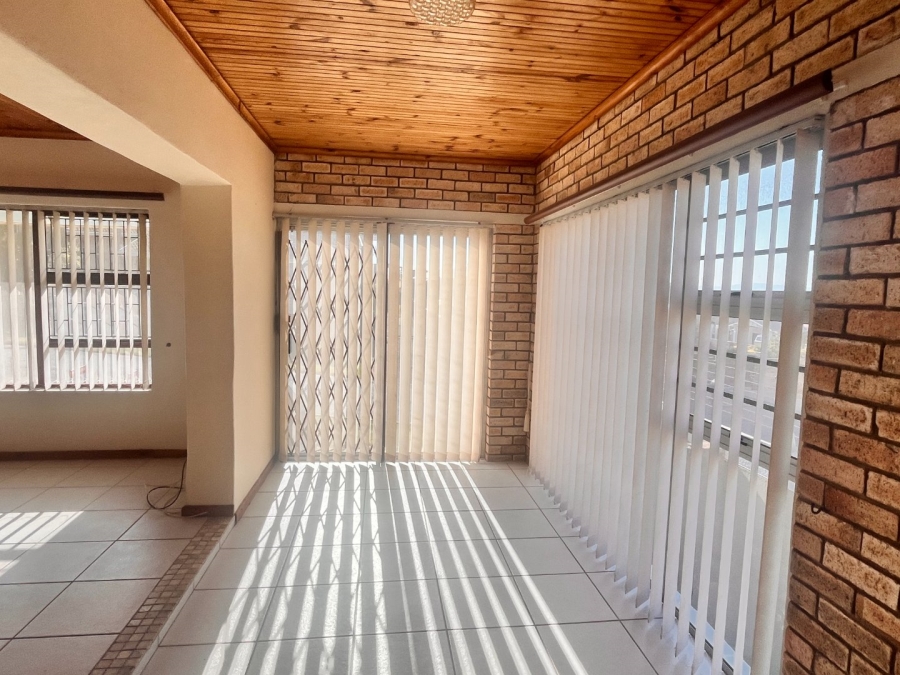 3 Bedroom Property for Sale in Wavecrest Eastern Cape